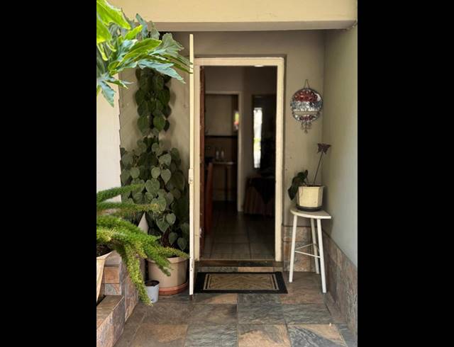 4 BEDROOM HOUSE FOR SALE IN WAVERLEY